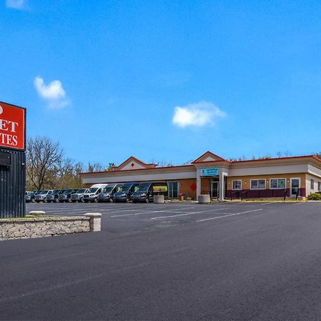 Red Carpet Inn & Suites Hazleton Exterior foto