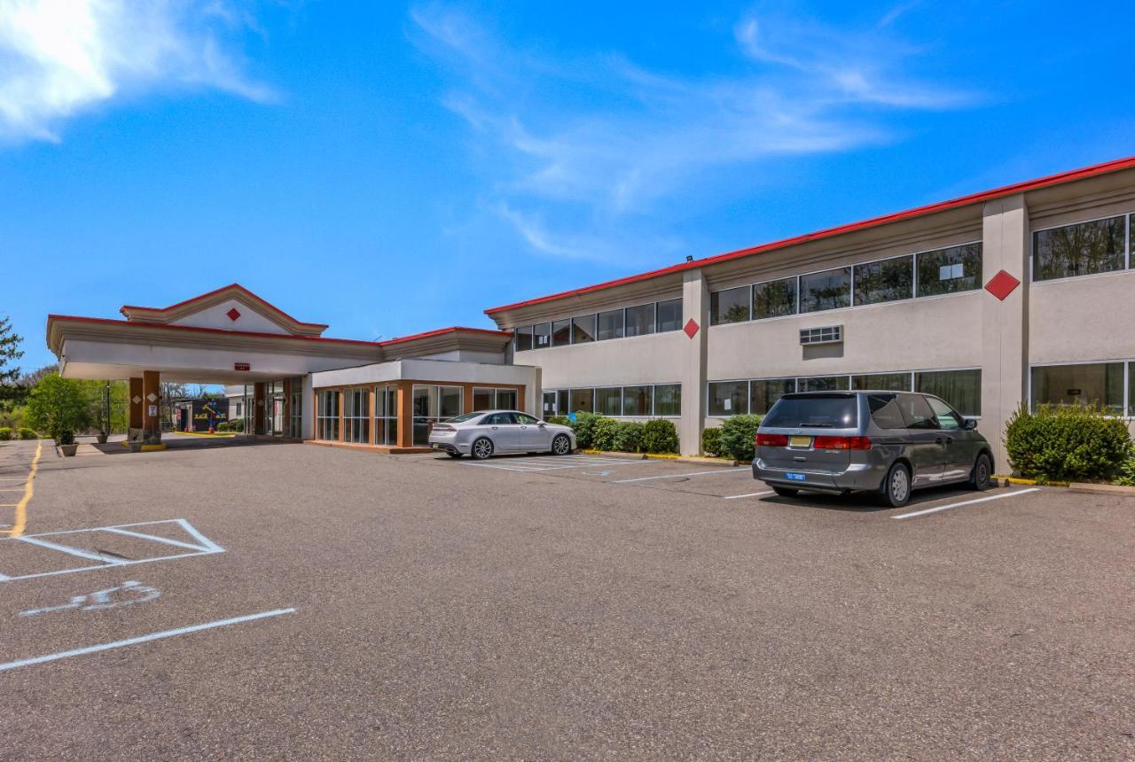 Red Carpet Inn & Suites Hazleton Exterior foto