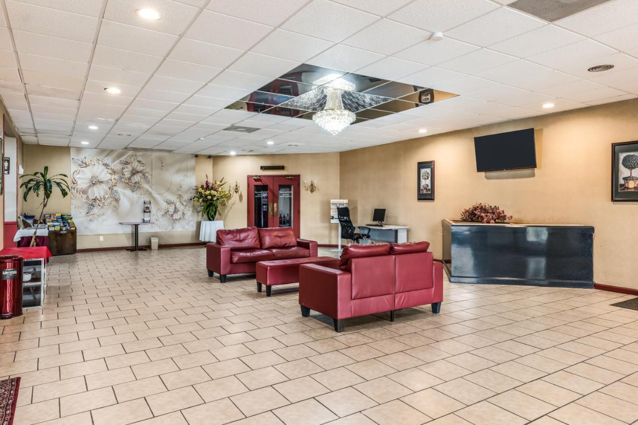 Red Carpet Inn & Suites Hazleton Exterior foto