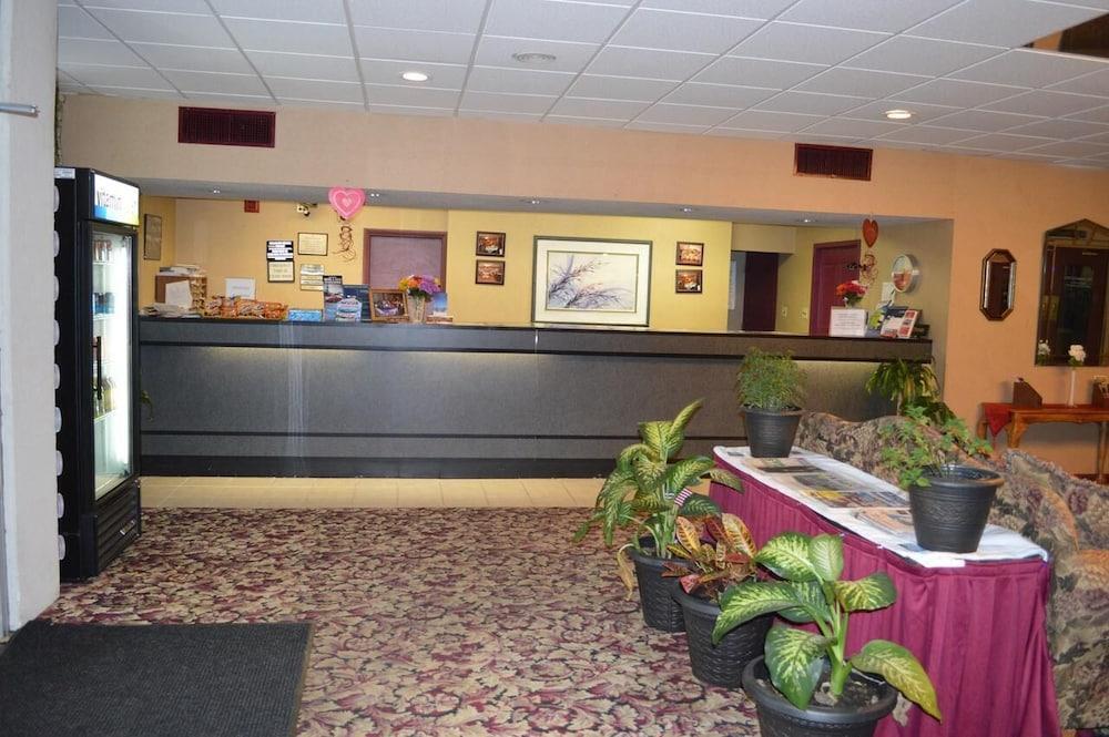 Red Carpet Inn & Suites Hazleton Exterior foto