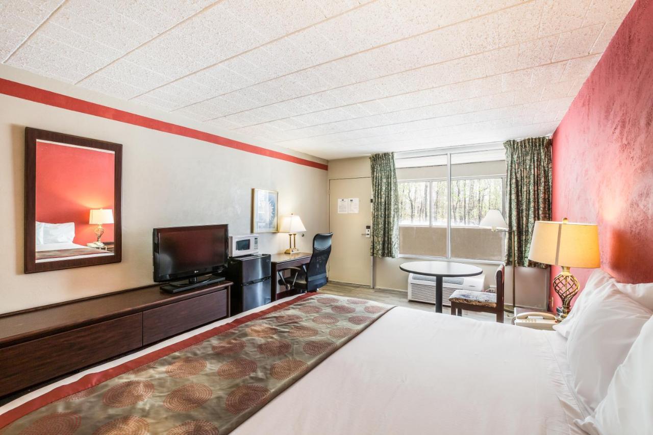 Red Carpet Inn & Suites Hazleton Exterior foto