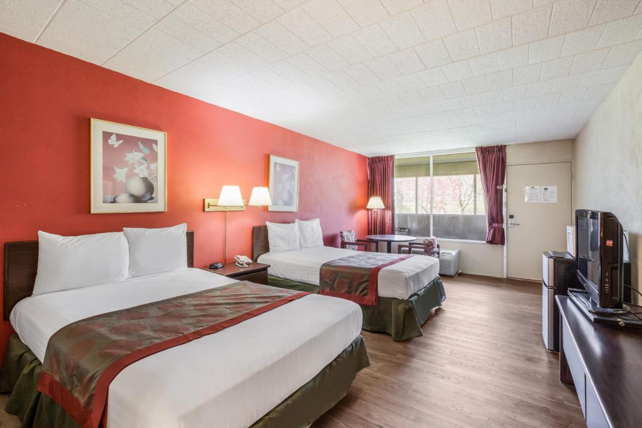 Red Carpet Inn & Suites Hazleton Exterior foto