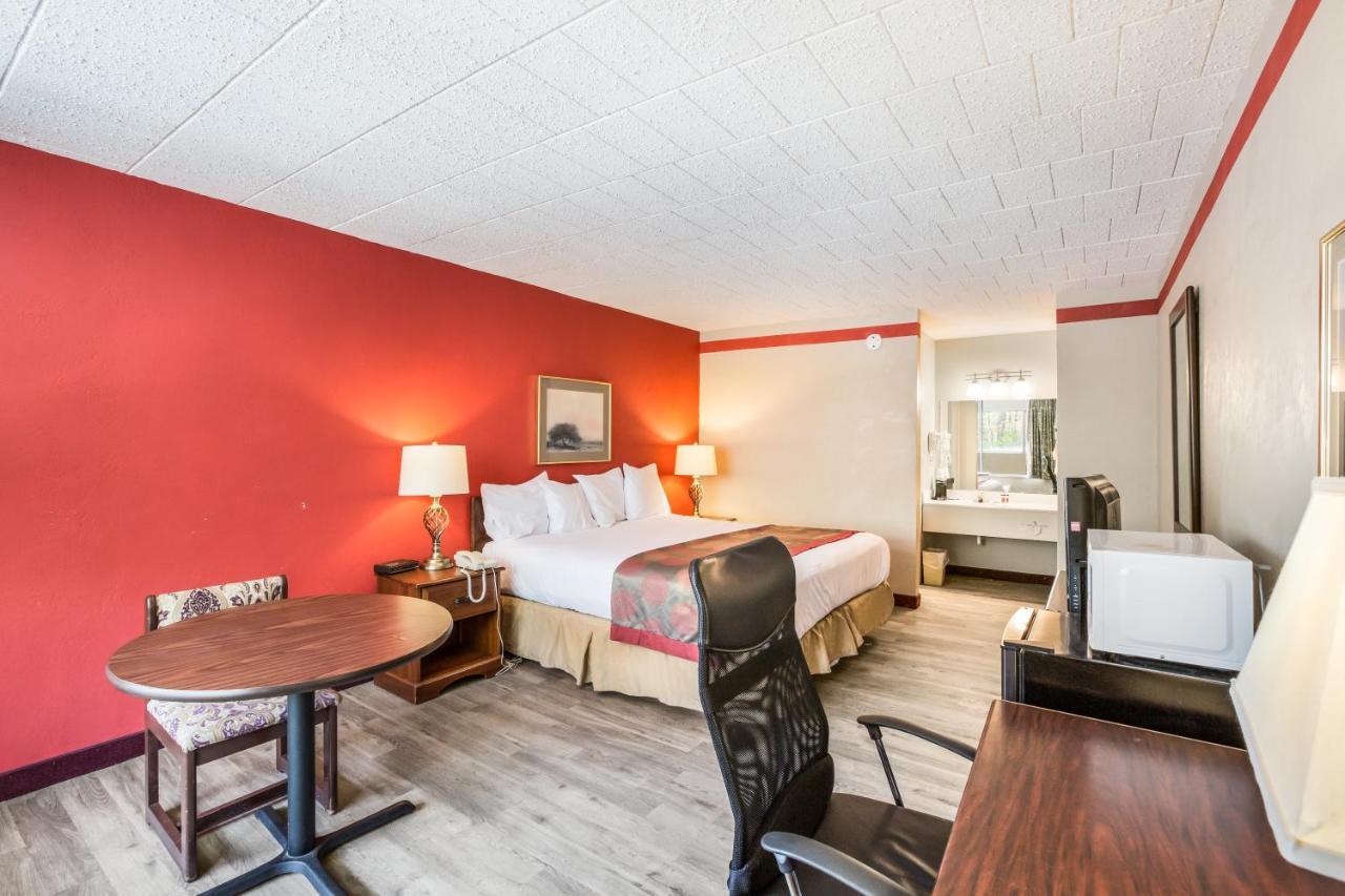Red Carpet Inn & Suites Hazleton Exterior foto