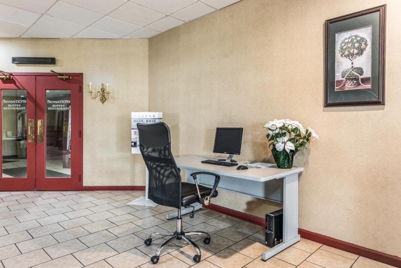 Red Carpet Inn & Suites Hazleton Exterior foto