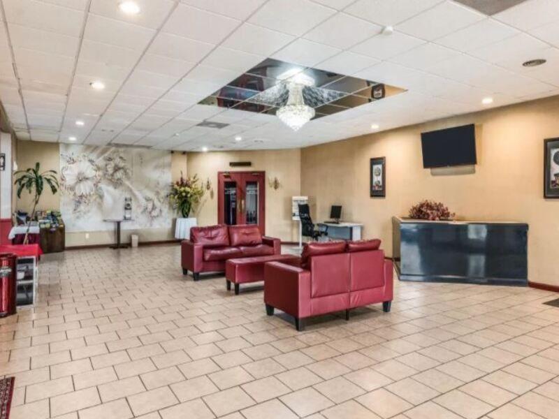 Red Carpet Inn & Suites Hazleton Exterior foto